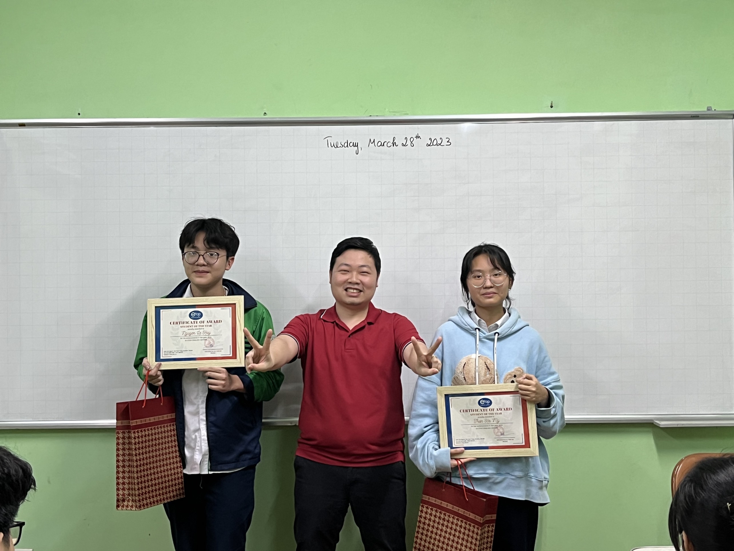 Trao thưởng học sinh tiêu biểu ETOP năm 2022